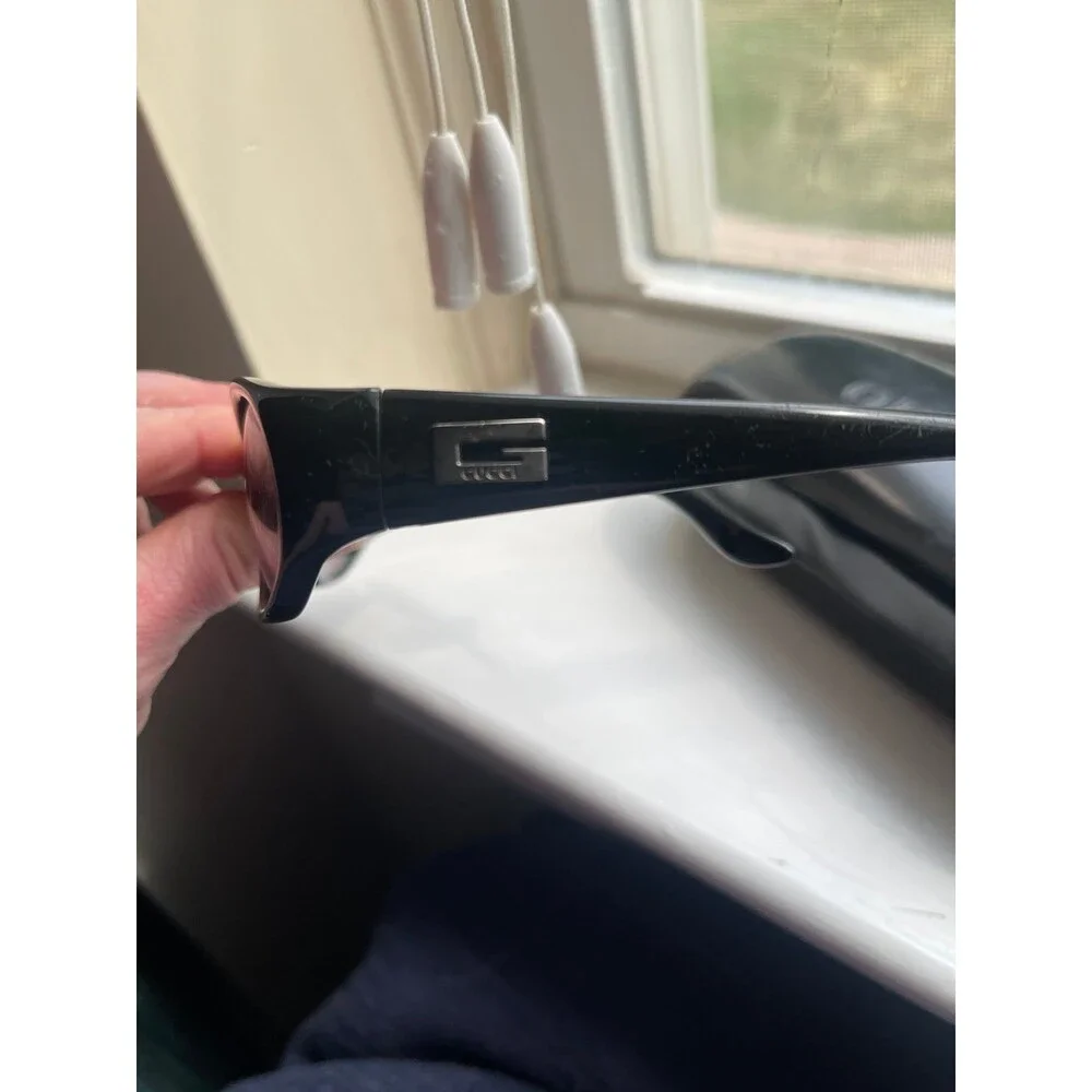 Vintage 90's Gucci Oval Sunglasses (2547/S) with Hard Case